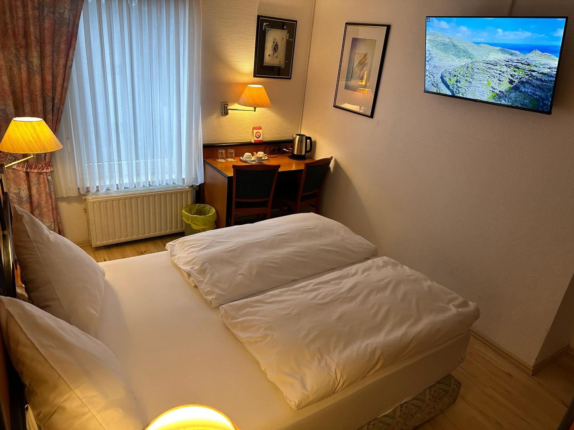 Hotel Zur Post Dabringhausen - Contactless Self Check-In Вермельскирхен Экстерьер фото