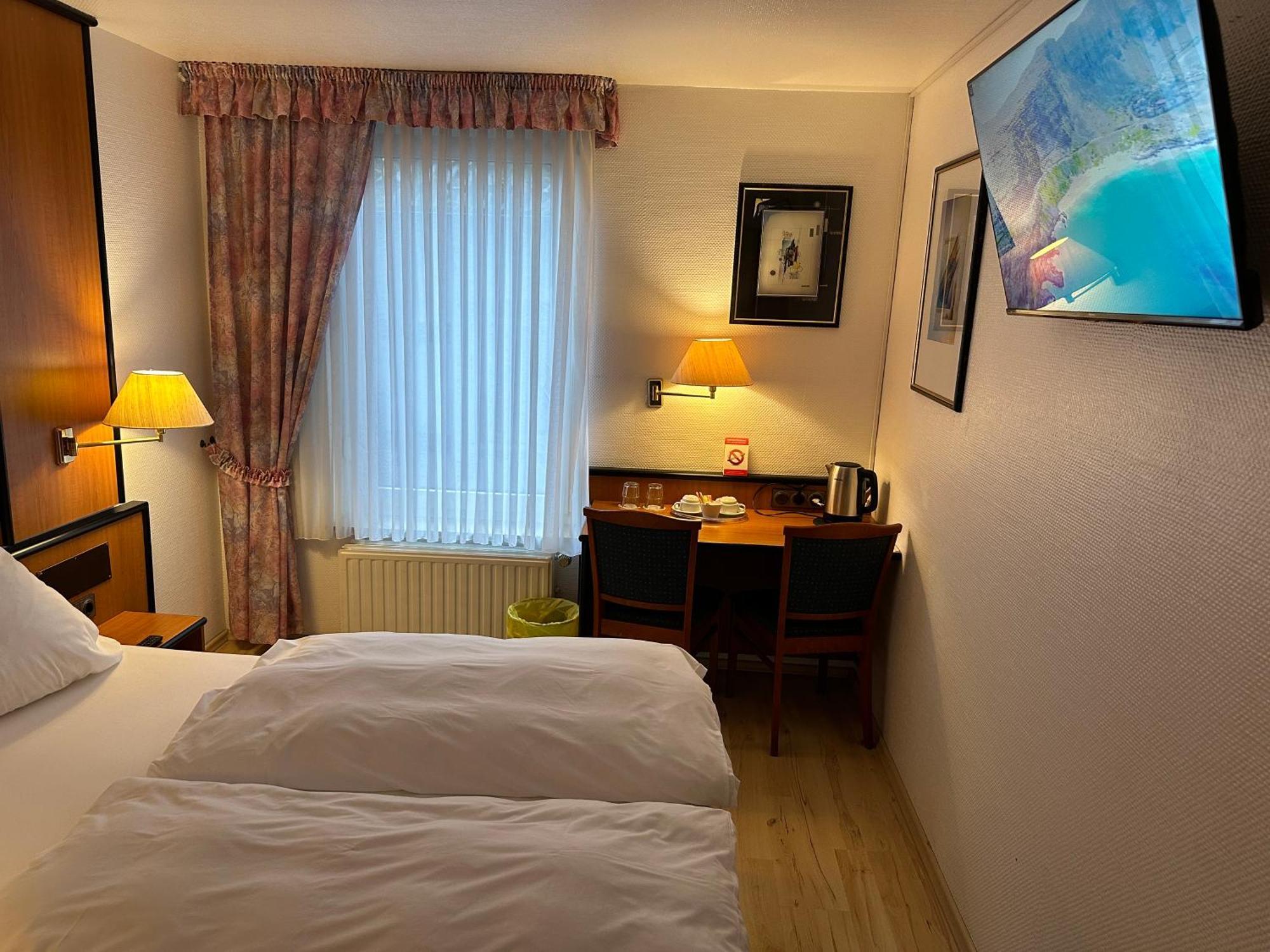 Hotel Zur Post Dabringhausen - Contactless Self Check-In Вермельскирхен Экстерьер фото
