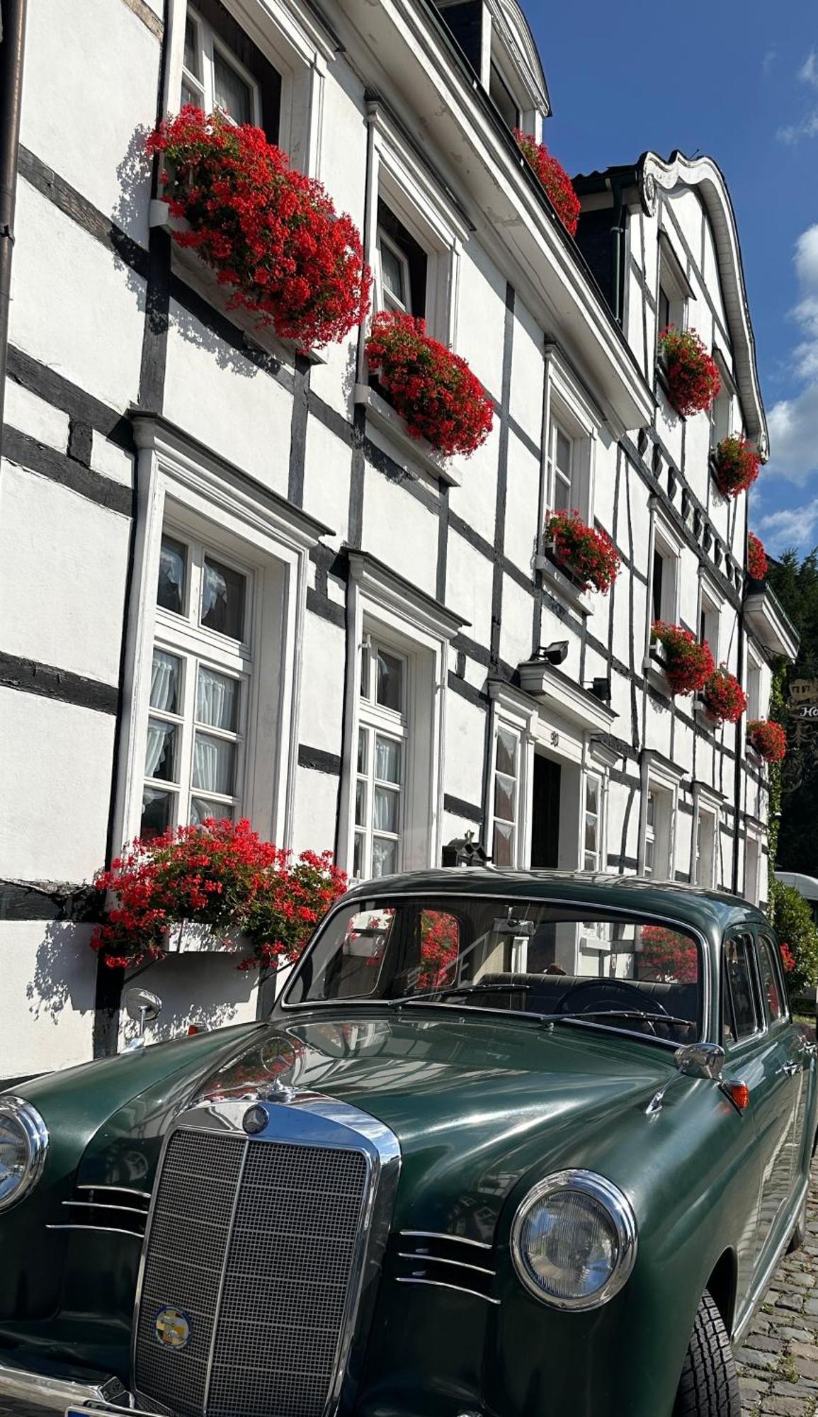 Hotel Zur Post Dabringhausen - Contactless Self Check-In Вермельскирхен Экстерьер фото